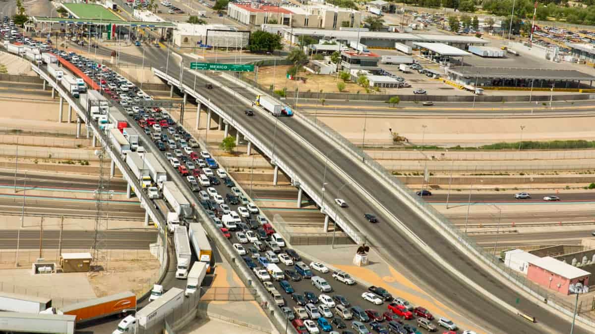 FreightWaves's tweet card. Borderlands is a weekly rundown of developments in the world of United States-Mexico cross-border trucking and trade. This week: El Paso border crossing looks to rebound in 2021; logistics firm...