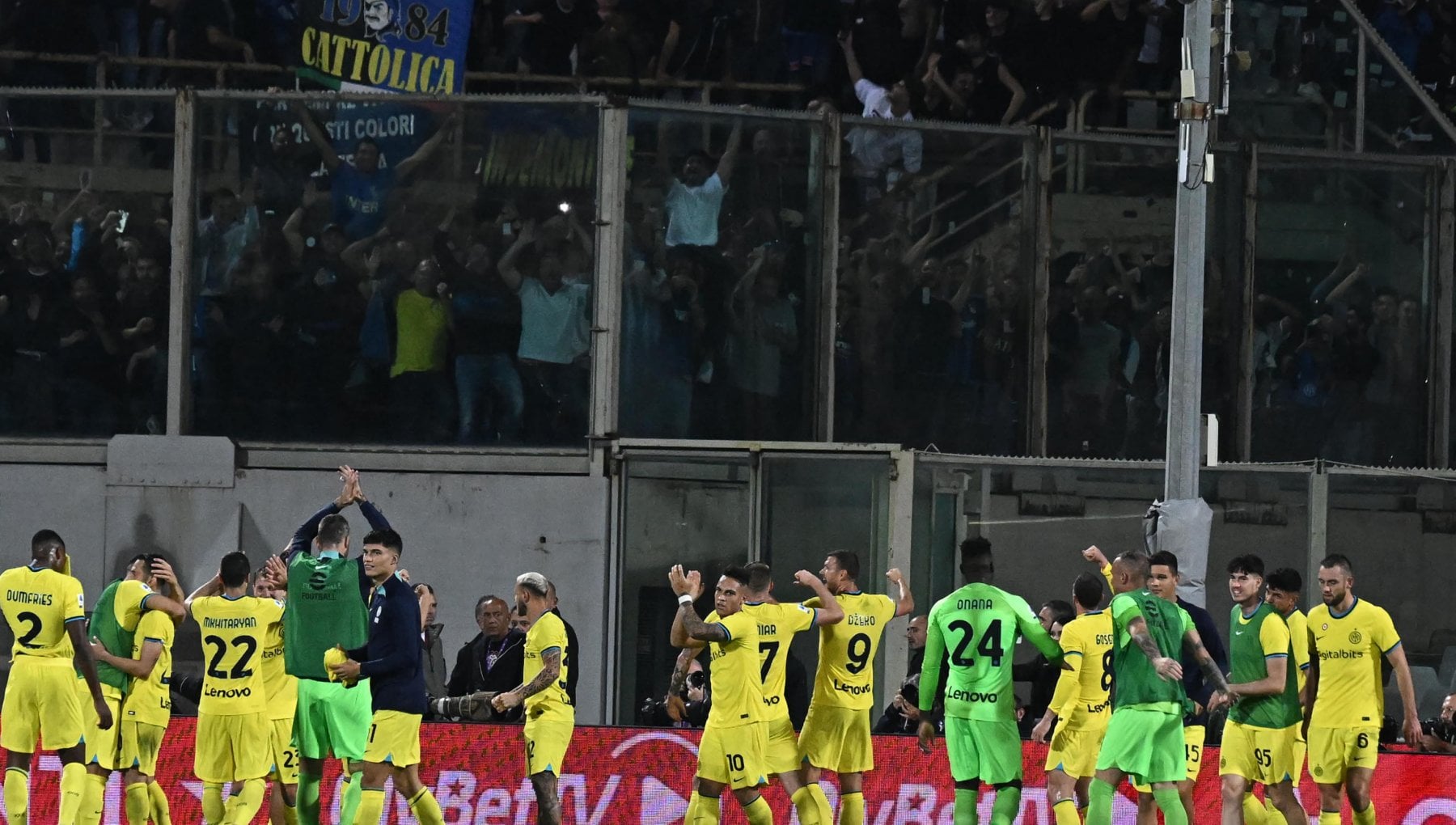 RepFcInter's tweet card. Gara ricca di errori ma emozionante: Barella, Lautaro (doppietta, uno su rigore), Cabral dal dischetto, Ikoné e Jovic, quest'ultimo già nel r…