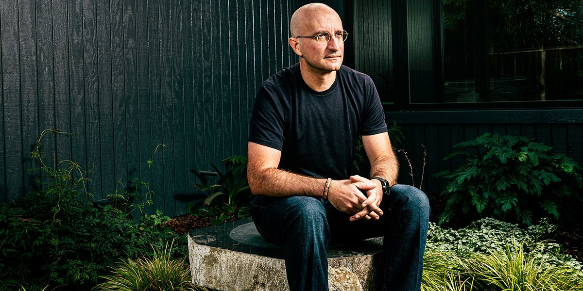 _KarenHao's tweet card. The company’s AI algorithms gave it an insatiable habit for lies and hate speech. Now the man who built them can't fix the problem.