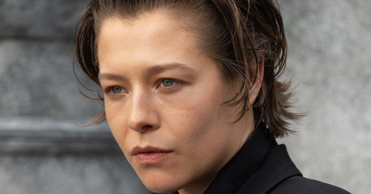 enjoylifebili's tweet card. 31 celebrities you may not know are nonbinary - News and Spoilers Hub