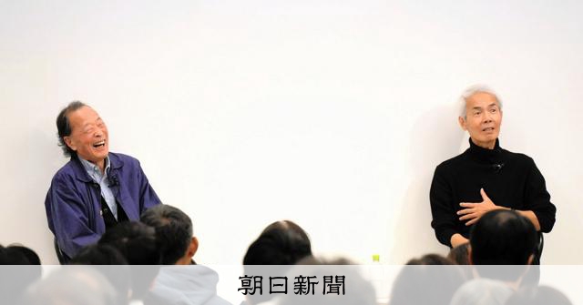 asahi_bunka's tweet card. 　イラストレーターの黒田征太郎さん（86）と作家の沢木耕太郎さん（77）が1日、北九州市立美術館で開催されている展覧会「黒田征太郎展　絵でできること」の企画で対談した。　1960年代から国内外で活躍し…