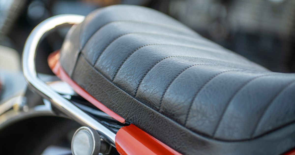 motoconnectweb's tweet card. あなたのバイクのシート、快適ですか？　バイクのシートは、車体とライダーをつなぐ重要なパーツです。バイクのシートは乗り心地や操作性、さらには見た目にも大きく影響します。バイクのシートがライダーに合っていないと、乗り心地やバ […]