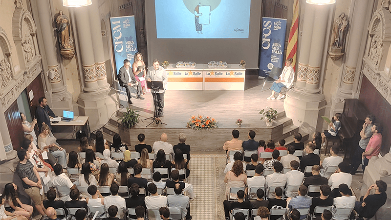 LaSalleManlleu's tweet card. El divendres 13 de juny, La Salle Manlleu va celebrar l’acte de cloenda dels Cicles Formatius de la promoció 2023-2025.