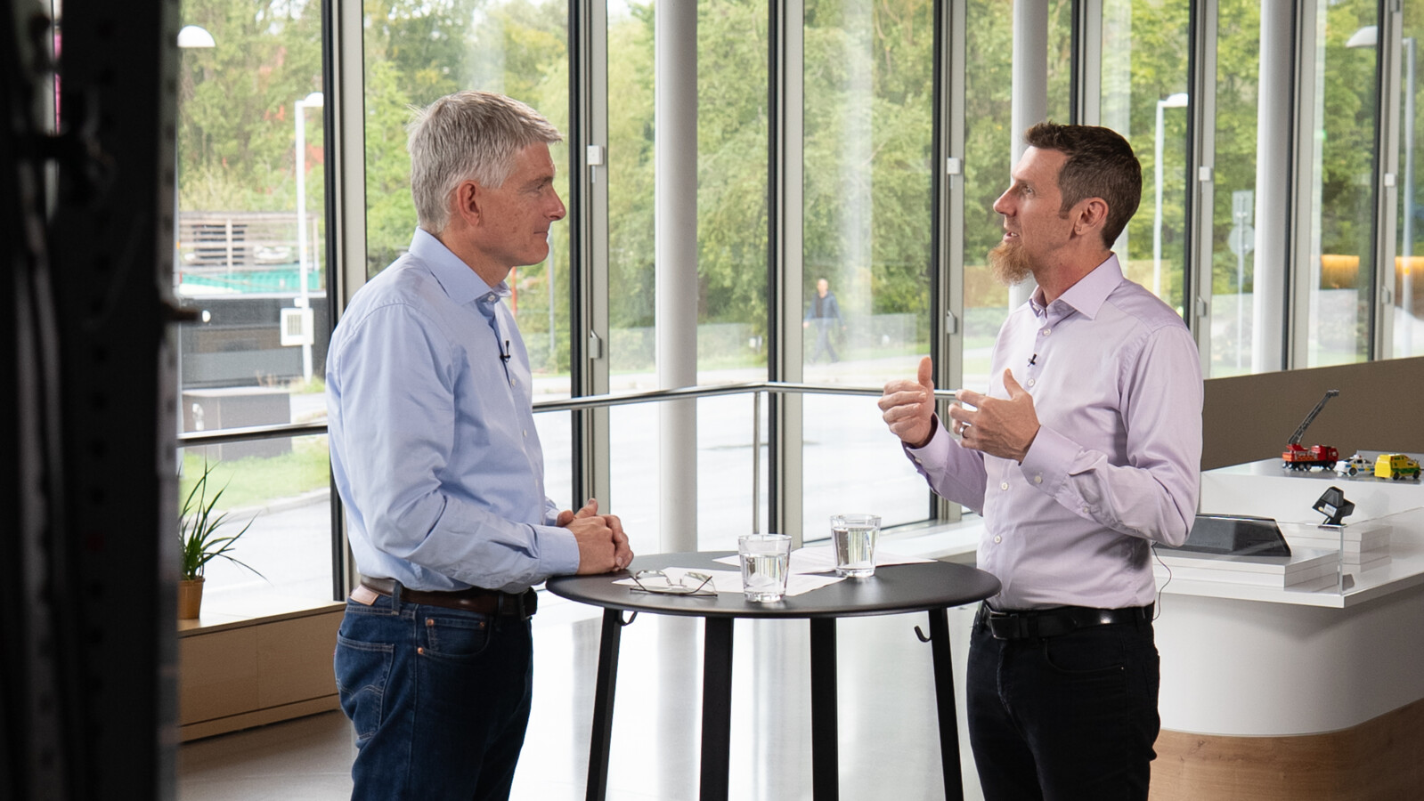 kernelcdub's tweet card. The latest strategic discussions on the 5G ecosystem across industries hosted by Ericsson’s CTO, Erik Ekudden.