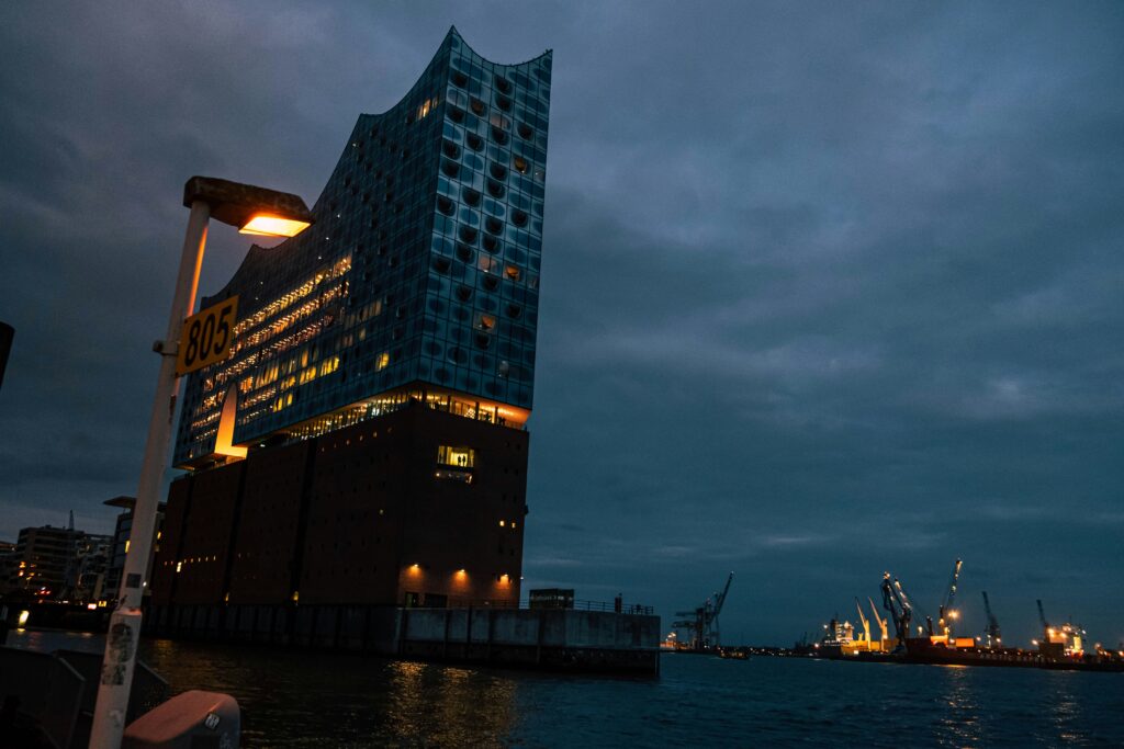 NordischePost's tweet card. Sonderaktion bei Shell: Vom 1. bis 3. August zahlen E-Autofahrer nur 0,39 EUR/kWh an Ultraschnellladesäulen. Mit e-Deal nur 0,29 EUR/kWh!