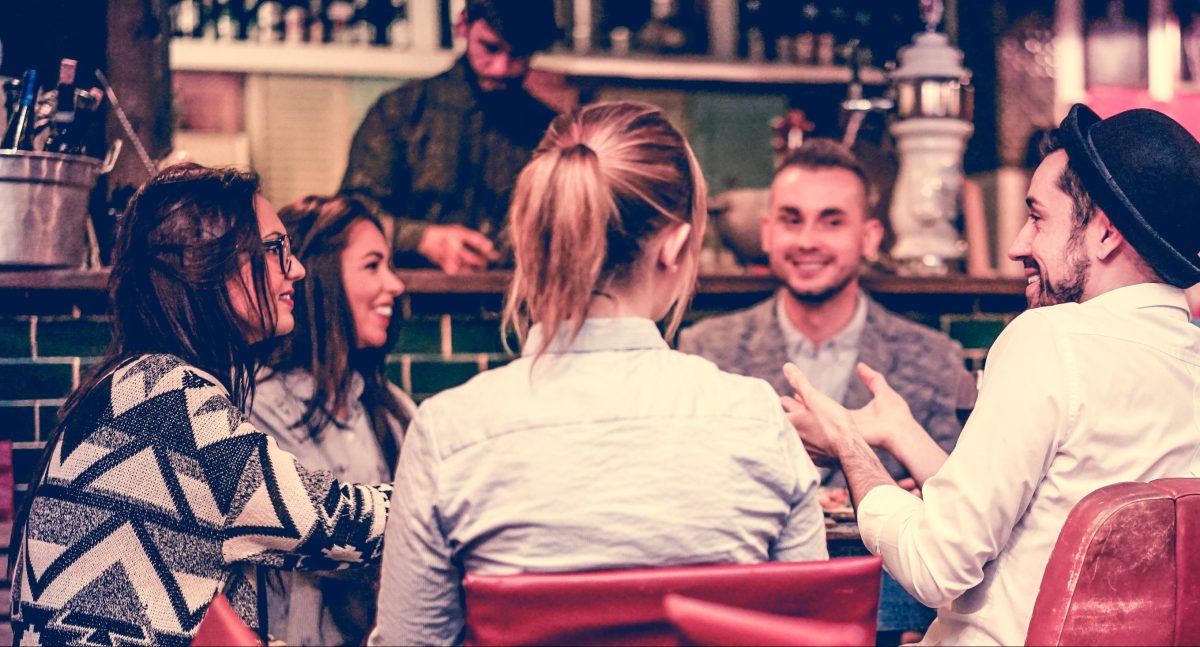 AnnetteMarchio2's tweet card. A restaurant is offering a worthy incentive to get customers to hand in their phones and focus on their meal.