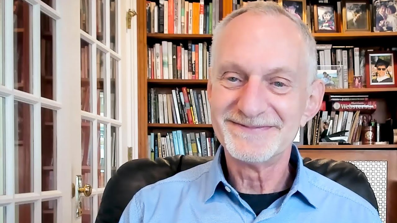 webnerd_lw's tweet card. The Secret to a Happy Life — Lessons from 8 Decades of Research |...