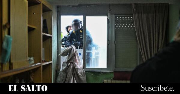 carnecrudaradio's tweet card. La institución, dependiente del Gobierno de coalición, impone una infracción administrativa grave contra Dani Gago, colaborador de El Salto.