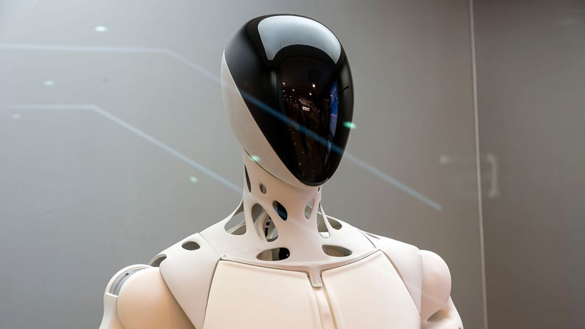 bamitav's tweet card. France has deplopyed Hoxo, an AI-powered humanoid robot, to enhance safety and efficiency in nuclear plant operations.