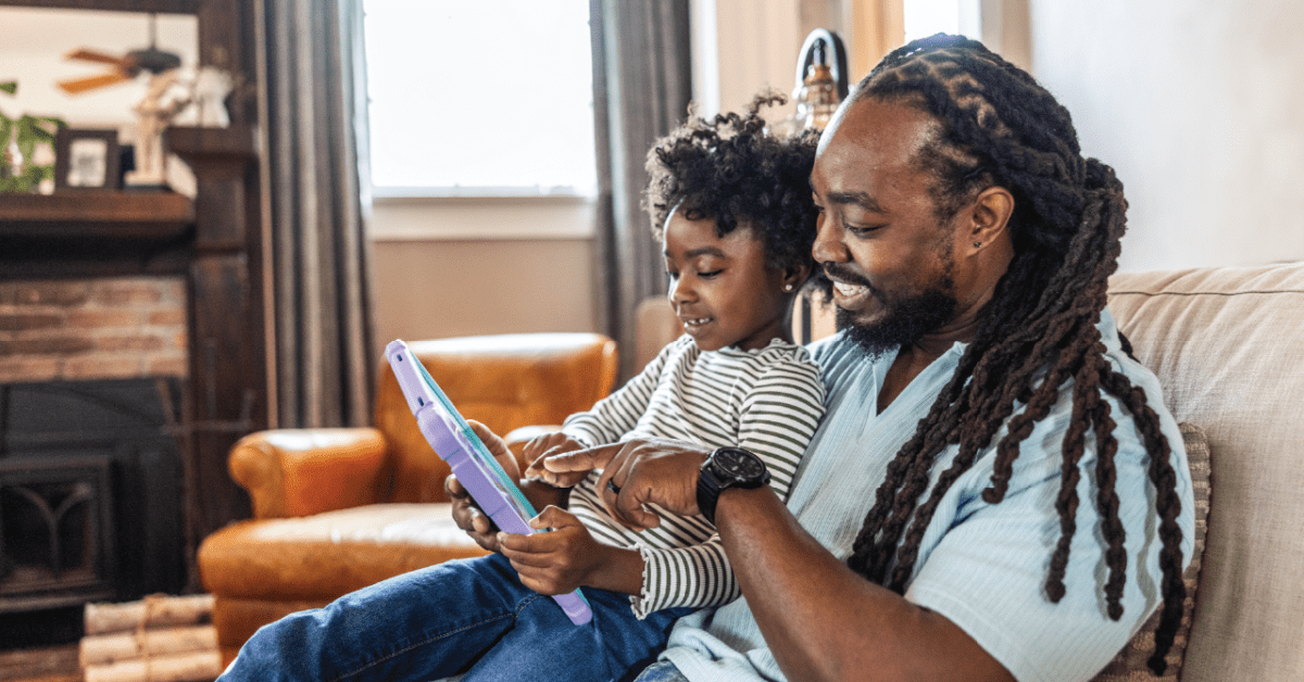 MetroRServices's tweet card. About four-in-ten parents say they could be doing better at managing their kid’s screen time. A larger share – 58% – say they’re doing the best they can.