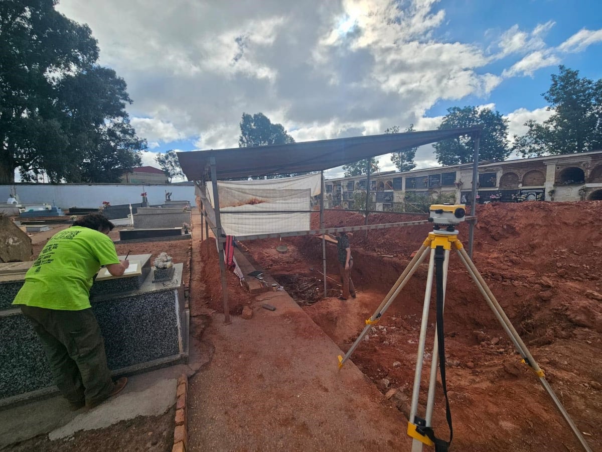 EraikiA's tweet card. El Gobierno y RTVE presentan un mapa interactivo con los cerca de 6.000 enterramientos clandestinos repartidos por todo el país