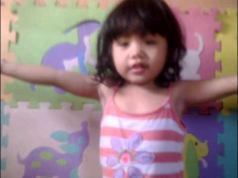 MyRobotRoom's tweet card. Denise singing