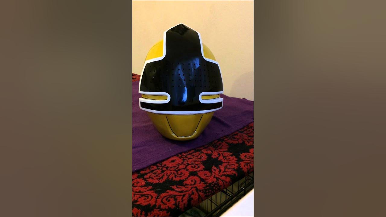 MyRobotRoom's tweet card. Power Rangers Samurai Yellow - Skinkenger Yellow helmet review