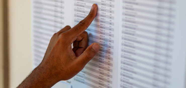 Vrouwenpagina's tweet card. De Nederlandse rechtsstaat verliest opnieuw terrein in het jaarlijkse onderzoek van het World Justice Project.