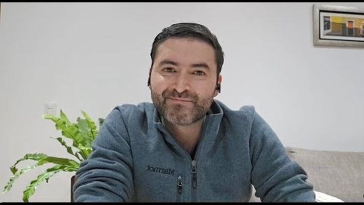 La_chica_velcro's tweet card. (Spanish) *English below* Hola, soy Álvaro, tengo 38 años… Alvaro Valladares Pasquel necesita tu apoyo para SolidariaMENTE con Alvaro-Salva su mente del cáncer cerebral