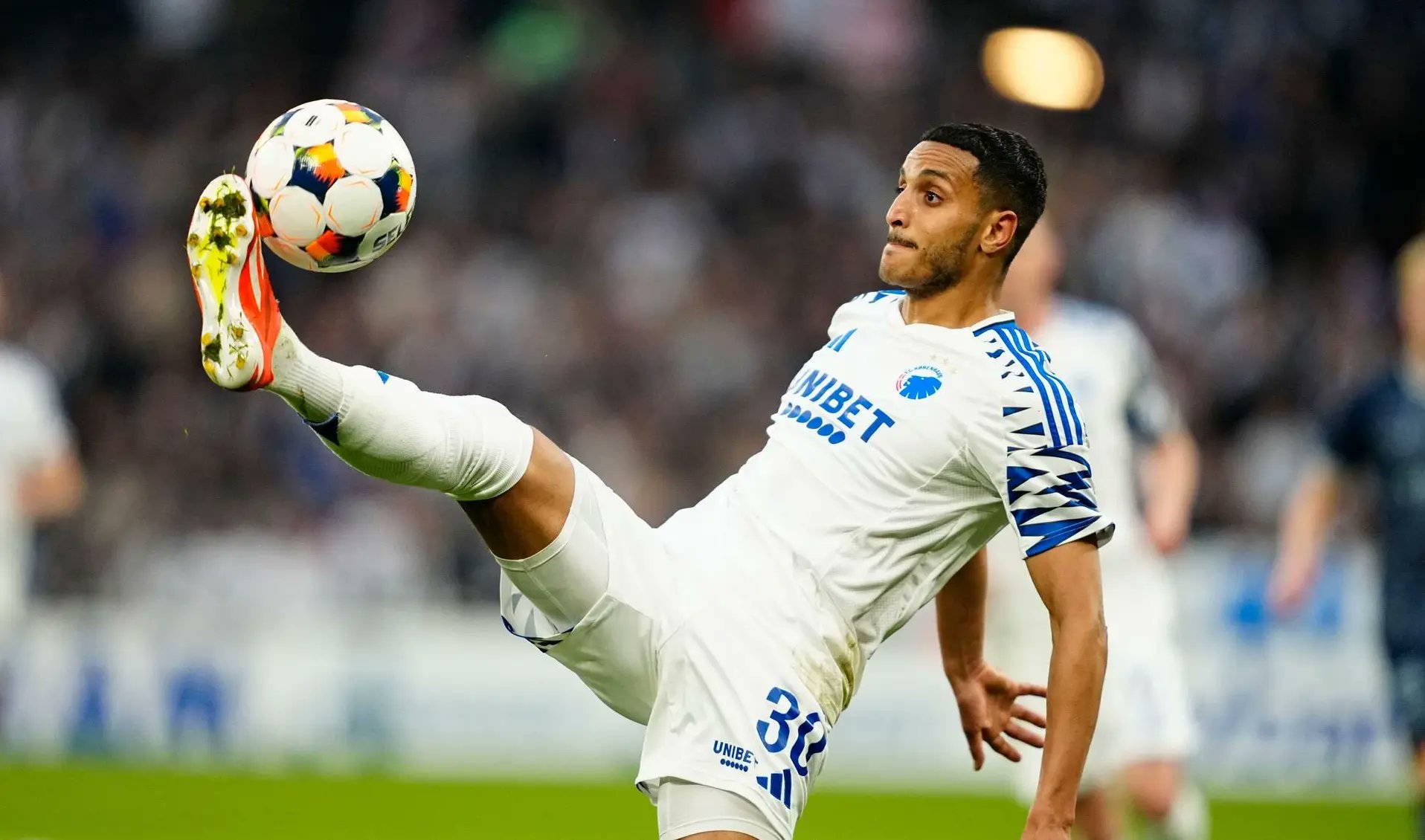 tipsbladet's tweet card. Medie tvivler på, at FCK-stjernen Elias Achouri bliver udtaget til næste måneds Africa Cup of Nations.