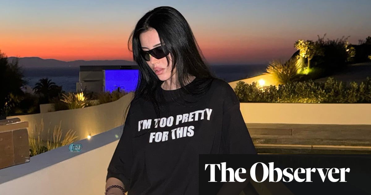 ModelRevealed's tweet card. ‘Femcel’ influencers urge their followers to give up on gender equality and use men for financial gain – in the name of feminism