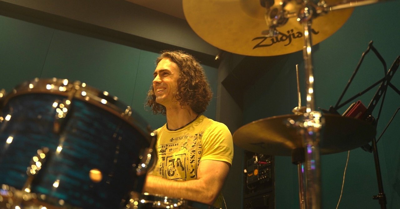 BirthLab's tweet card. BIRTHERs INTERVEW No.11 BOIRE DEREK LEEさん 今日は最近、オリジナルのドラムの音楽作成と練習アプリ『BEAT NOTE』をリリースしたソフトウェアエンジニアのDEREK LEEさんにお話を伺っていきます。DEREKさんよろしくお願いします！ 開発と音楽に魅せられた青年時代 比嘉：DEREKさんが今のお仕事をするようになった背景を教えてください。...