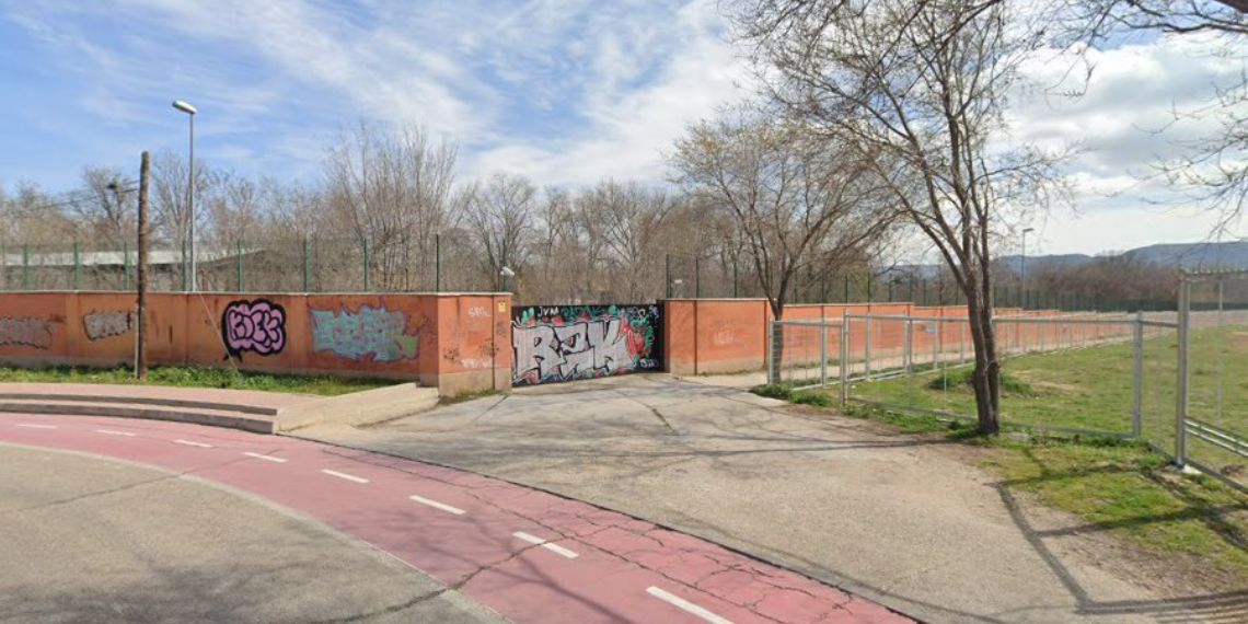 elcomplutense's tweet card. El Colectivo Profesional de Policía Municipal (CPPM) ha emitido un comunicado en el que propone un reconocimiento institucional para un joven cuya actuación