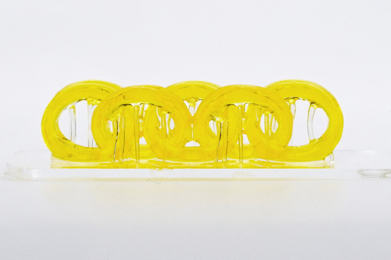 TechXplore_com's tweet card. Inspired by how nature blends toughness and flexibility, such as the rigid structure of bone surrounded by pliable cartilage, all with elegant and precise geometric properties, researchers at The...