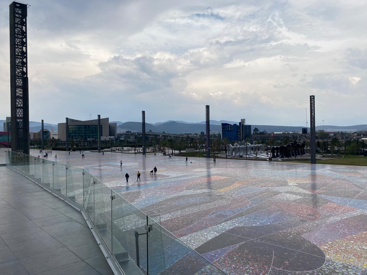 diaplazajuarez's tweet card. De acuerdo con el Servicio Meteorológico Nacional (SMN), para la presente semana se esperan intervalos de chubascos y temperaturas máximas entre los 30 y 35 grados centígrados para la entidad. Con...