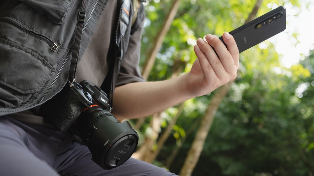 androidcentral's tweet card. Long live the headphone jack on these select Android smartphones.