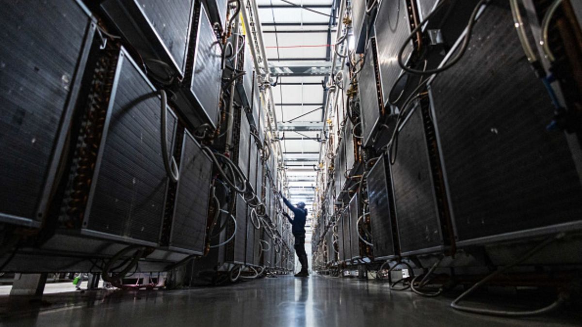 stackdockdev's tweet card. A butterfly flaps its wings. Again.