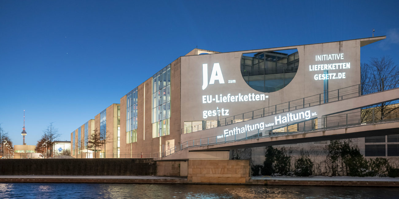 mcarrascomolina's tweet card. Von Kinderarbeit im Kaffee über Regenwald-Abholzung im Shampoo: Das neue EU-Lieferkettengesetz soll genau diese Art von Menschenrechtsverletzung und Umweltverschmutzung verhindern. Doch Deutschlands F