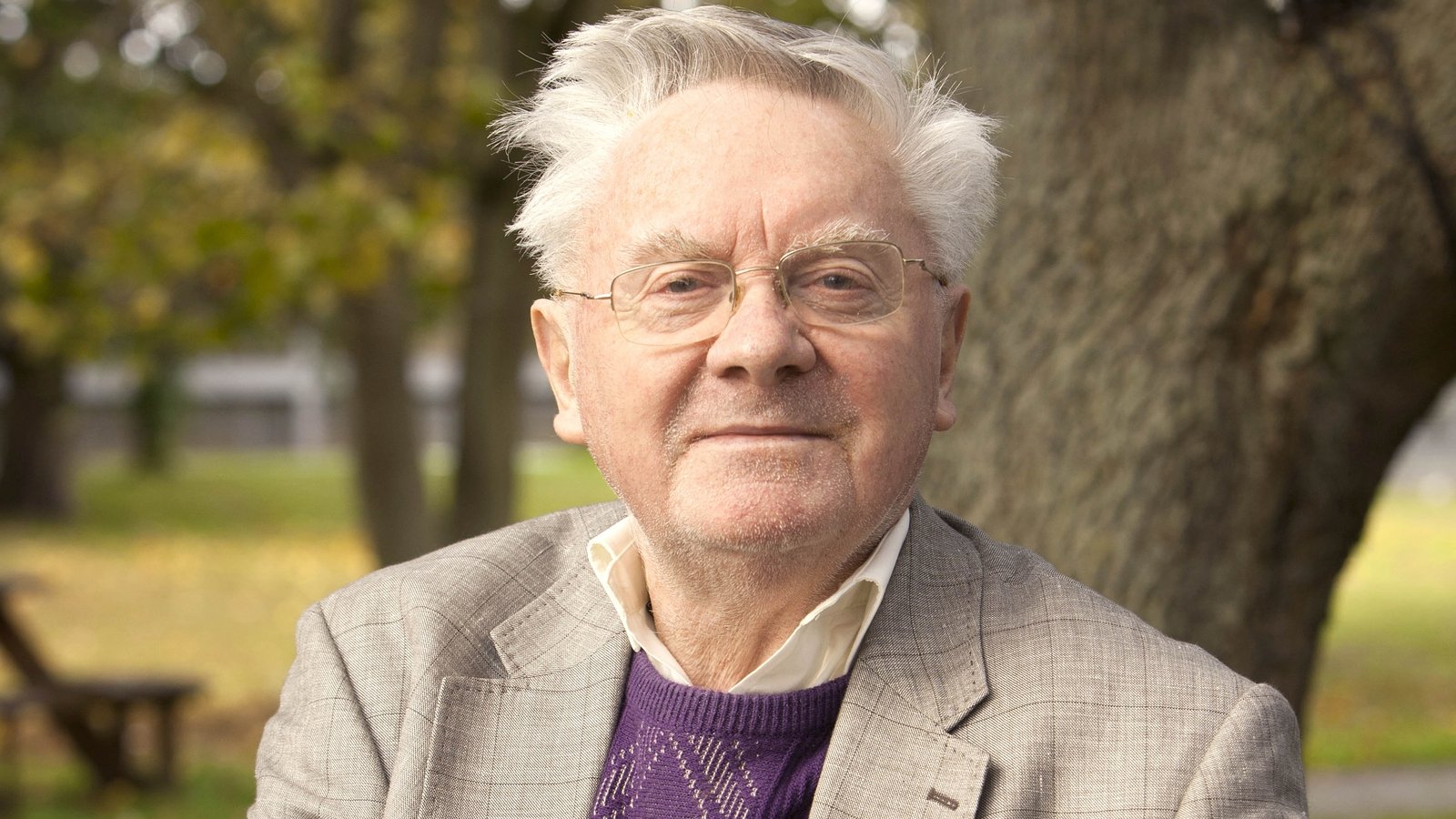 rte's tweet card. President Michael D. Higgins has led tributes to veteran RTÉ broadcaster Donncha Ó Dúlaing, who has died aged 88.