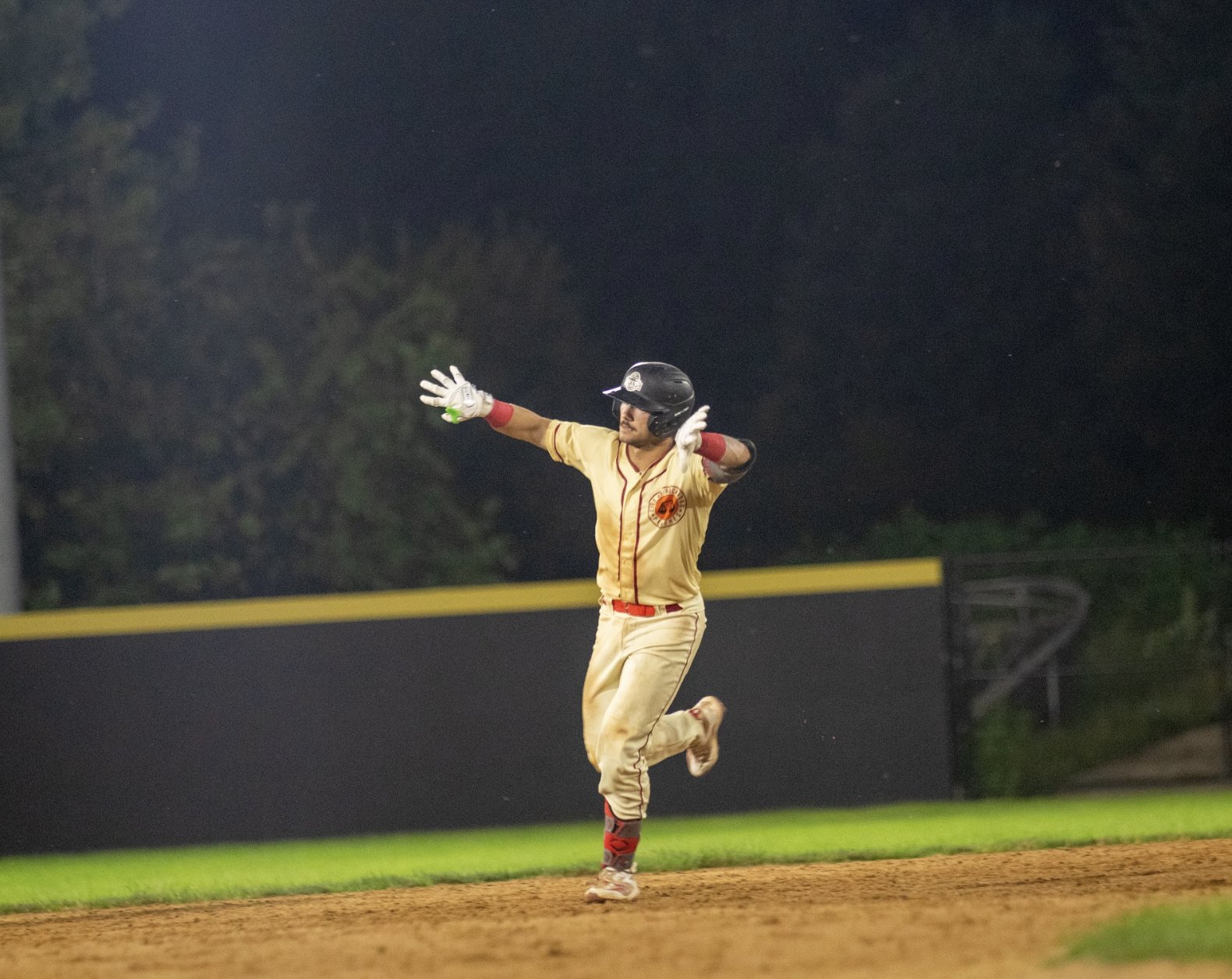 Rockford_Rivets's tweet card. By: Niall Rosenberg   ROCKFORD, Ill. — Rivets’ pitching dominated the quickest home game of the year.   After getting an off day for the first time since the All-Star break, the Rivets’ pitching...