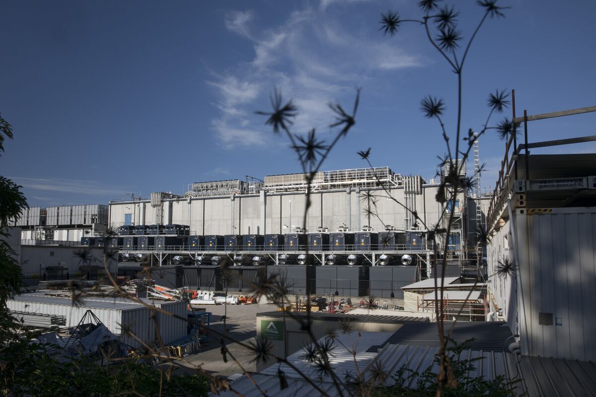 orae_signal's tweet card. AirTrunk, the Australian data-center operator bought by Blackstone Inc. last year for A$24 billion ($16 billion), will build its next facility in India to help meet overwhelming demand in the sector,...