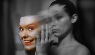 BlogOlga's tweet card. ,,Sinceritatea este o inimă deschisă. Puţini oameni o arată; de obicei ceea ce vedem este o imitaţie pusă pentru a prinde în capcană încrederea altora.”  (La Rochefoucauld) Multe s-au scris d…