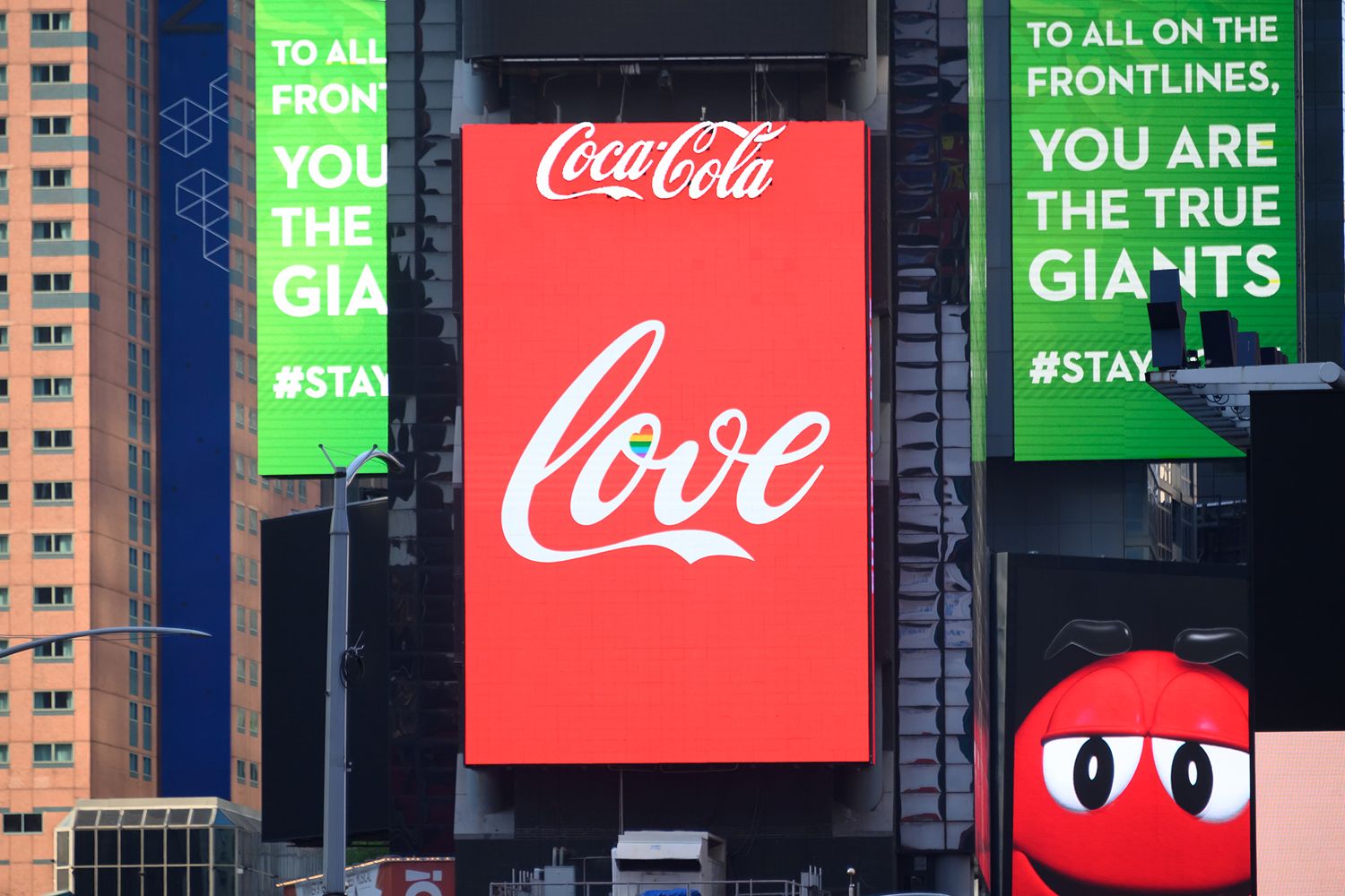 InfinityDirect's tweet card. From undulating 3D images to the Las Vegas Sphere, these aren’t your mother’s billboards.