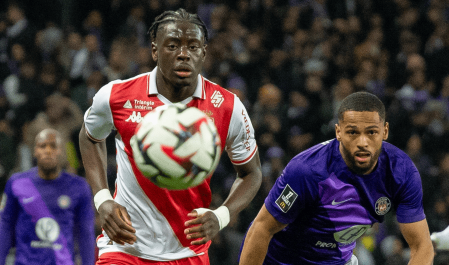 flrn_rss's tweet card. Selon le célèbre journaliste italien Nicolò Schira, la Juventus aurait mis Christian Mawissa sous observation pour éventuellement le recruter.