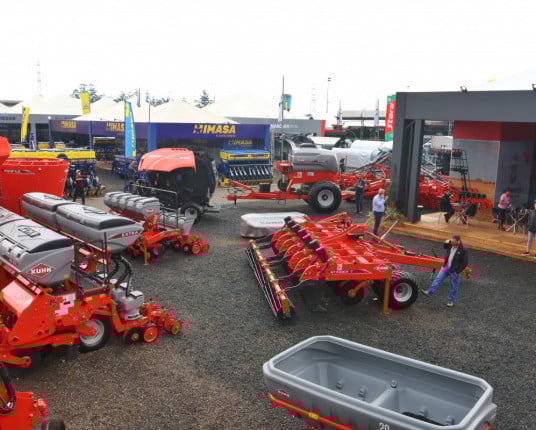 JC_RS's tweet card. Simers afirma que cenário é pontual e que não há crise no setor, já que 90% da comercialização da indústria é destinada a exportações e outros estados