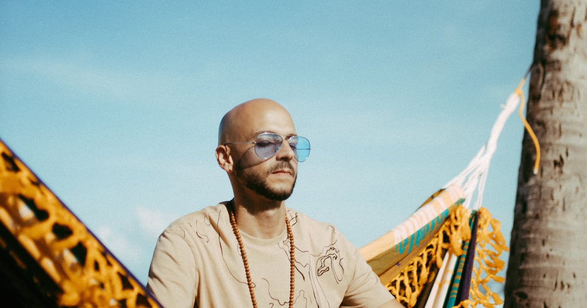 elcalcePR's tweet card. Tenemos su love