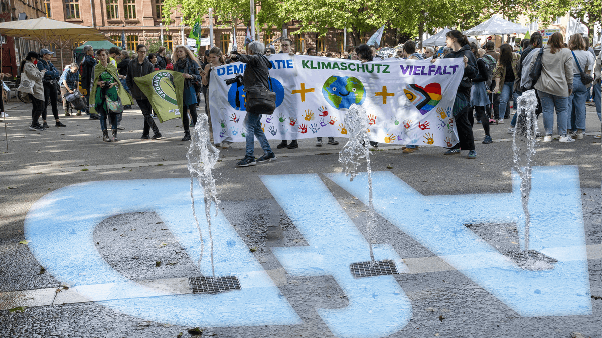 g16n's tweet card. Junge Menschen haben bei der Europawahl konservativen bis rechten Parteien ihre Stimme gegeben. Ganz anders als bei früheren Wahlen.