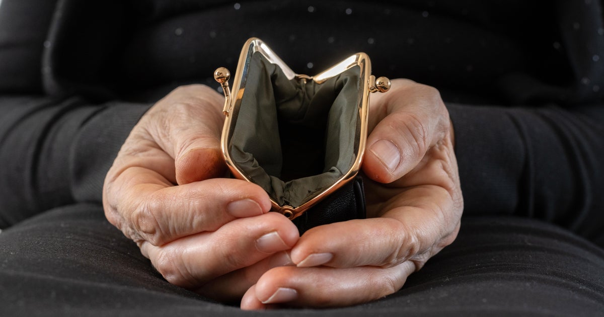 dwallacewells's tweet card. Low-income older Americans on average die nearly a decade earlier than wealthier people, a new analysis finds.