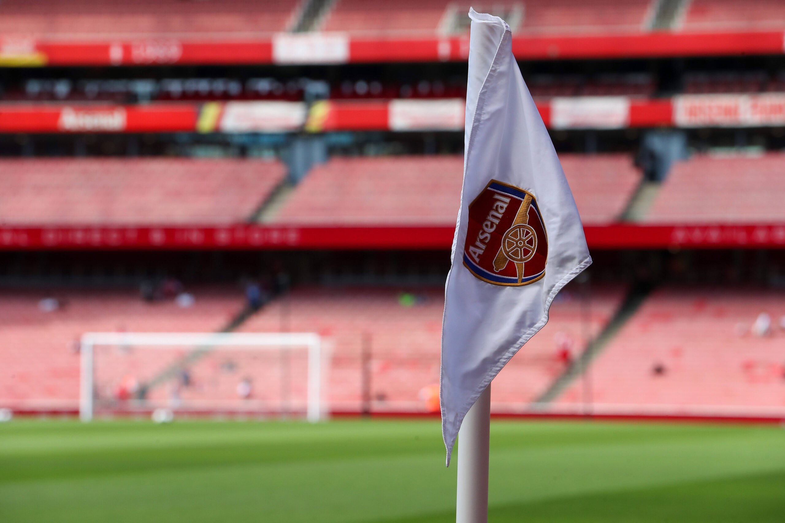 LWOSAlex's tweet card. Last Word on Football details the best Arsenal players to ever wear the number 1 jersey including some goalkeeping legends.