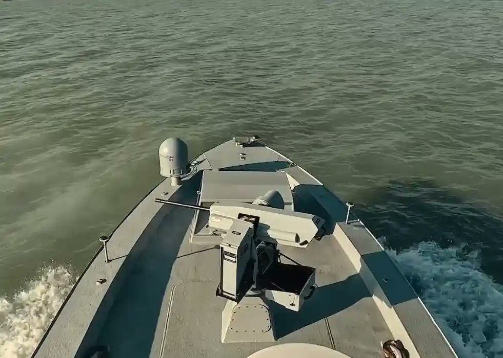 turdefcom's tweet card. Turkish Navy has commissioned Dearsan’s SALVO USV fitted with the TRAKON Lite RCWS developed by Unirobotics, marking the second platform for SYS’s subsidiary.