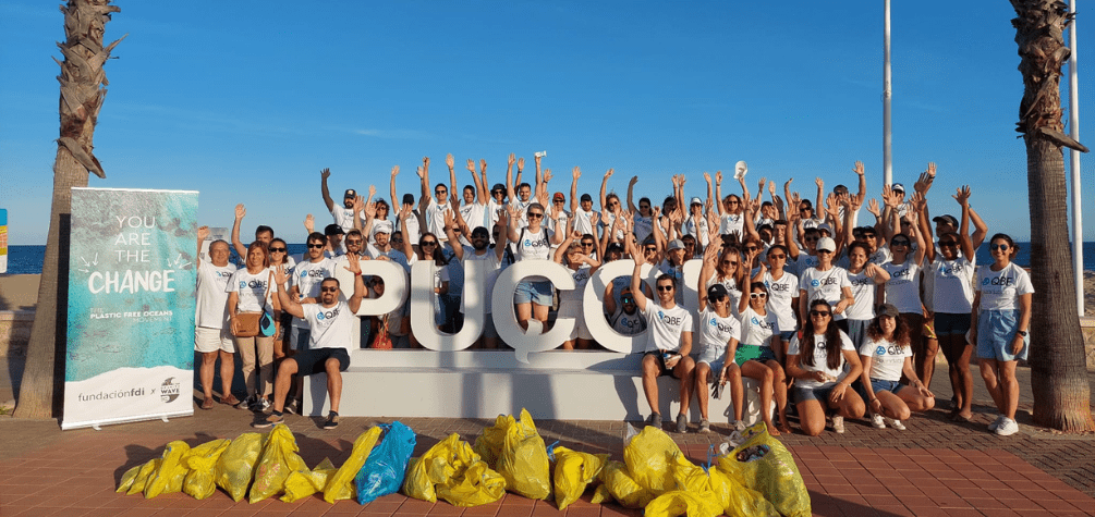 Corresponsables's tweet card. Esta alianza estratégica ha permitido la retirada de más 9.560 kg de plástico del mar y sus costas, destacándose como un ejemplo de compromiso empresarial con la sostenibilidad y la conservación ma…