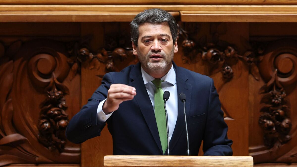 JornalNoticias's tweet card. André Ventura criticou o Parlamento por aprovar a ida do presidente da República à "Bürgerfest", afirmando que se tratava de um "festival de hambúrgueres". No entanto, este é um evento anual organi...