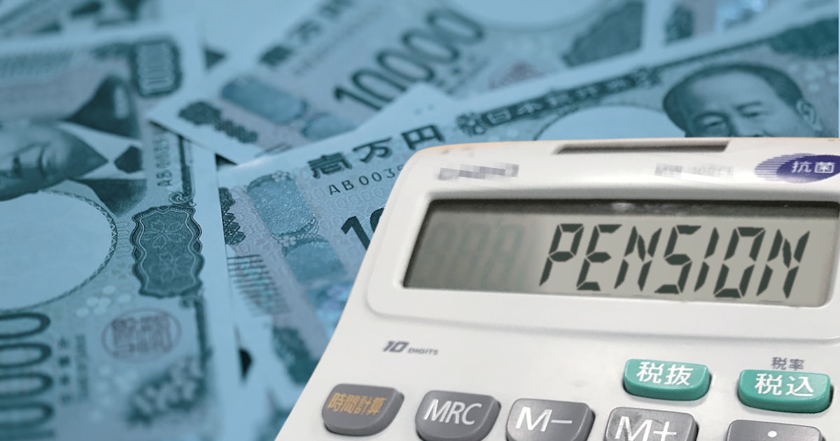 nikkei's tweet card. 厚生労働省は、2027年9月をめどに高所得会社員の厚生年金保険料の上限を引き上げる調整に入った。賞与を除く年収798万円以上の人が対象で、保険料収入を増やし年金財政を改善する狙いがある。働く高齢者が年金を満額受け取りやすくする見直しも26年4月で調整する。24日に開会する通常国会に提出を目指す年金改革関連法案の概要を、与党幹部に示した。法案の提出は3月以降になる見通しだ。会社員らが入る厚生年