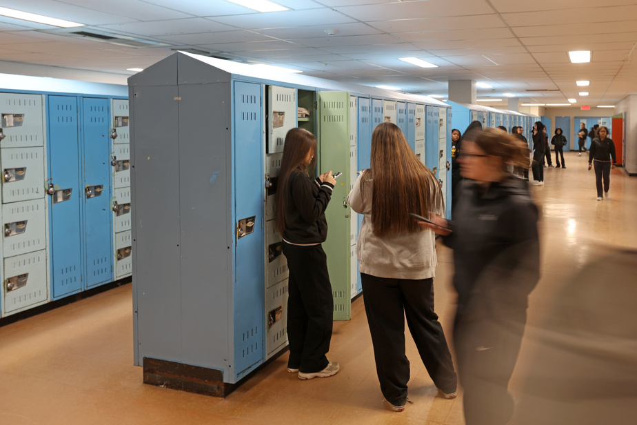 marcantoinec's tweet card. Des centres de services scolaires ont déployé un algorithme d’intelligence artificielle visant à identifier les décrocheurs potentiels. Un outil pertinent, selon un spécialiste, mais qui ne s’attaque...