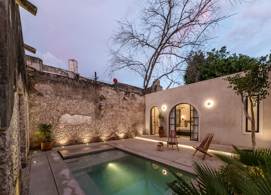 denisebrownwhis's tweet card. This #uniquehome features a historic stone facade. #exteriorarchitecture