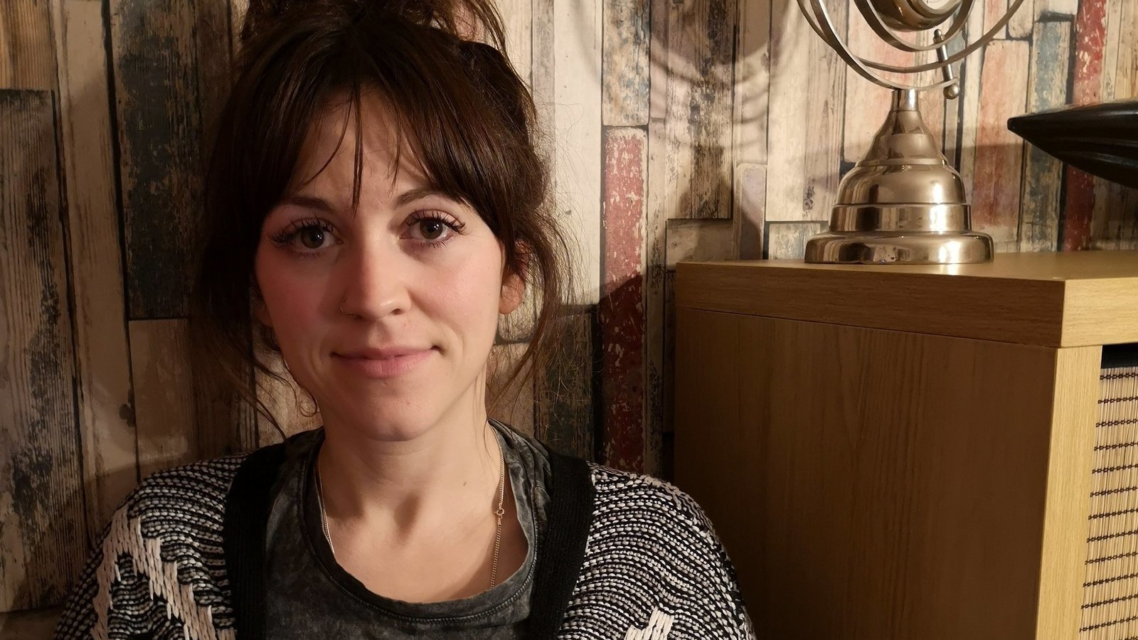 Ivesy1979's tweet card. Give people with tinnitus hope for a cure!