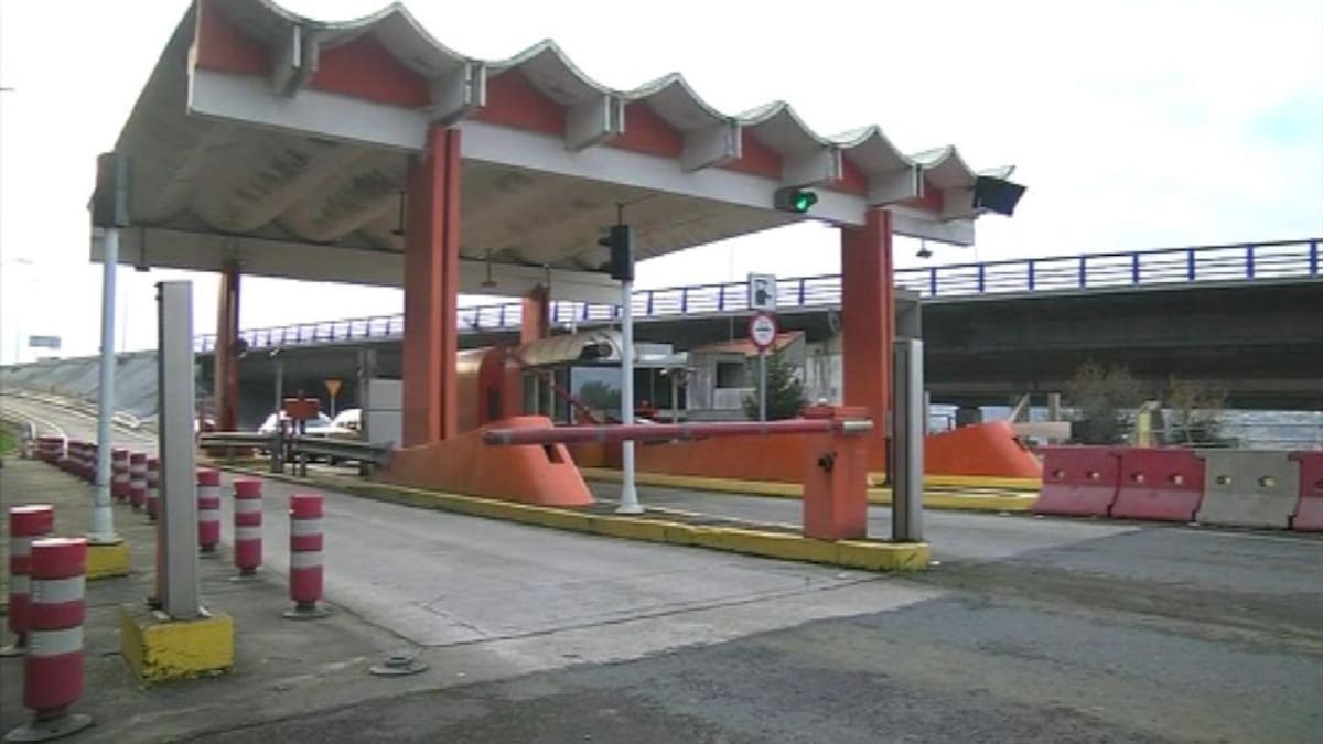 SerGalicia's tweet card. Vuelve la tertulia de los jueves al Hoy por Hoy Santiago con la subida de los peajes, tanto los de la AP-9 como los de la AP-53, como uno de los asuntos centrales. Además, Manolo Portas, Alejandro...