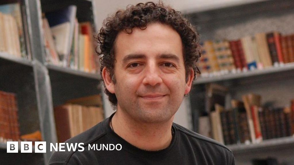 SnapexApp's tweet card. En entrevista con BBC Mundo, Rodrigo Quion Quiroga explica que es posible que la IA logre alcanzar y superar la inteligencia humana y afirma que no debemos temerle a ello