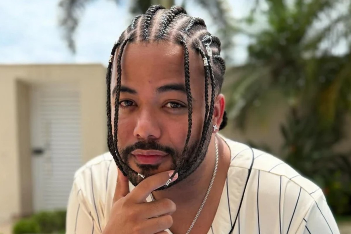 g1's tweet card. Justiça da Paraíba atende pedido do Ministério Público e bloqueia o acesso de Hytalo Santos às redes sociais, proibindo contato com menores de idade. Entenda o caso!