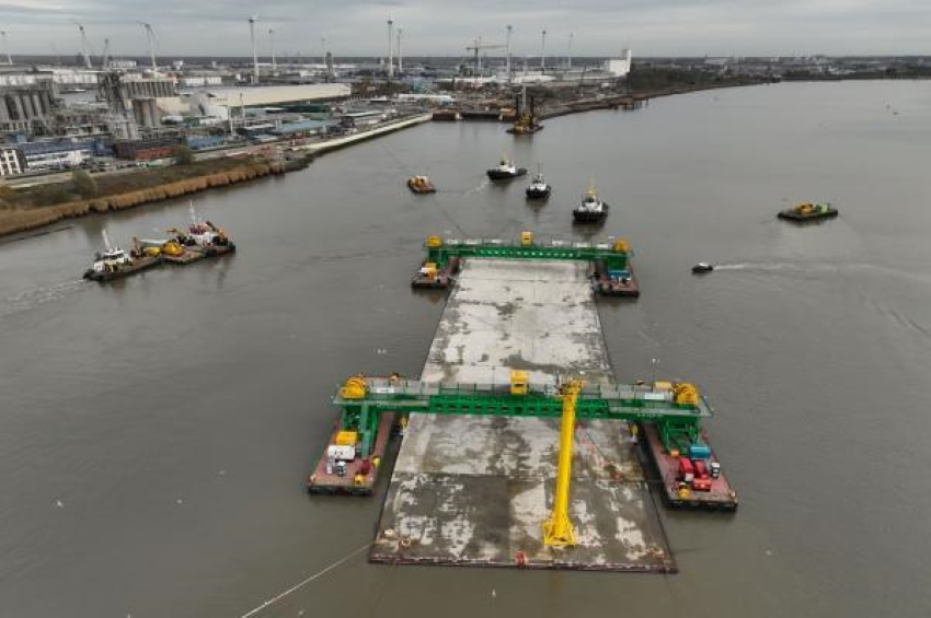 HeavyLift_News's tweet card. Construction of the Scheldt Tunnel is proceeding steadily. Tomorrow, Friday, November 14th, client Lantis and contractor TM COTU will begin immersing the sixth of eight tunnel sections. As with...
